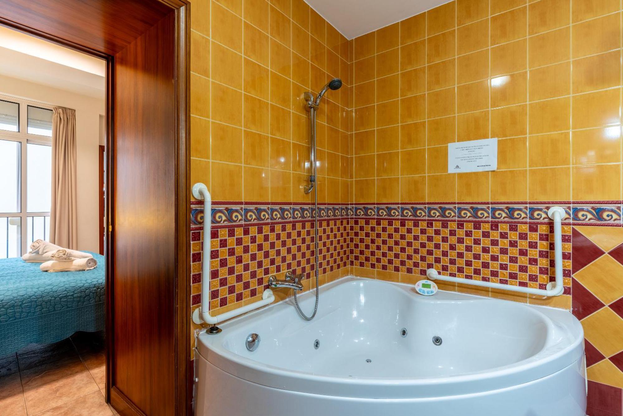 Aoa Casa Triana Familiar Con Terraza Apartment เซบีญา ภายนอก รูปภาพ